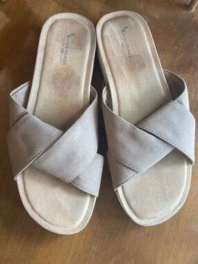 Koolaburra by UGG Suede Cross-Strap Platform Spring/Summer Sandals in Taupe